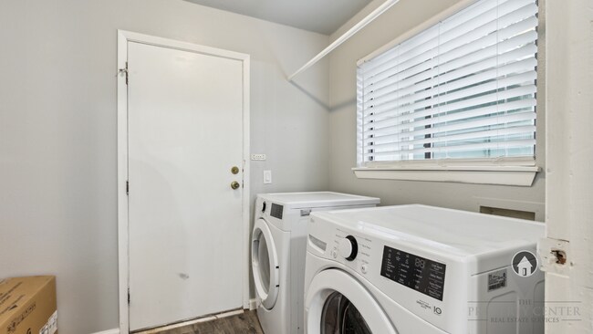 Building Photo - Charming Updated Gem Near Quail Springs!
