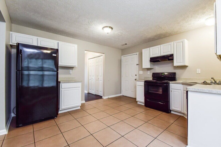 Building Photo - 1322 Sandybrook Ct