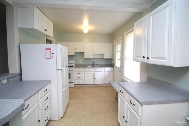 Building Photo - 9 Mandalay Dr