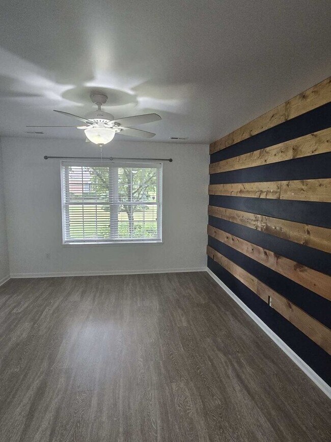Building Photo - 3 BEDROOM 3 BATHROOM CONDO IN BELLEVILLE A...