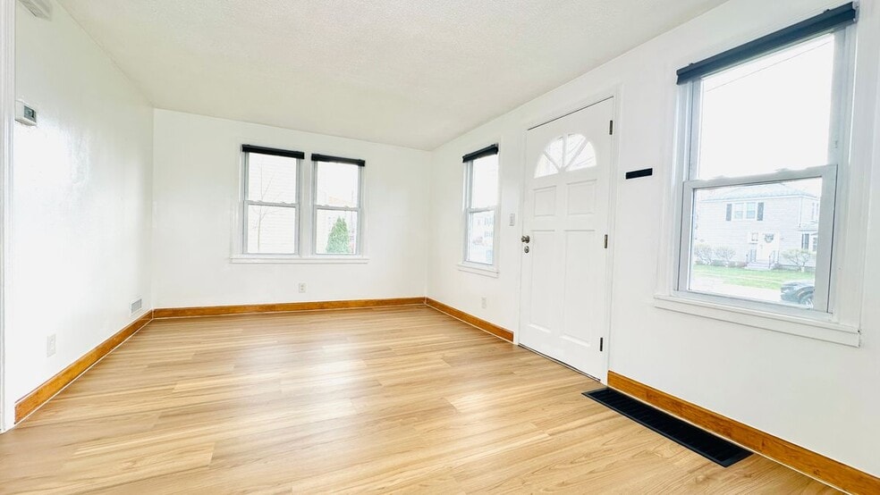 Building Photo - 465 75th St