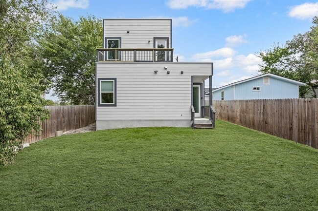 Building Photo - 813 Chihuahua St