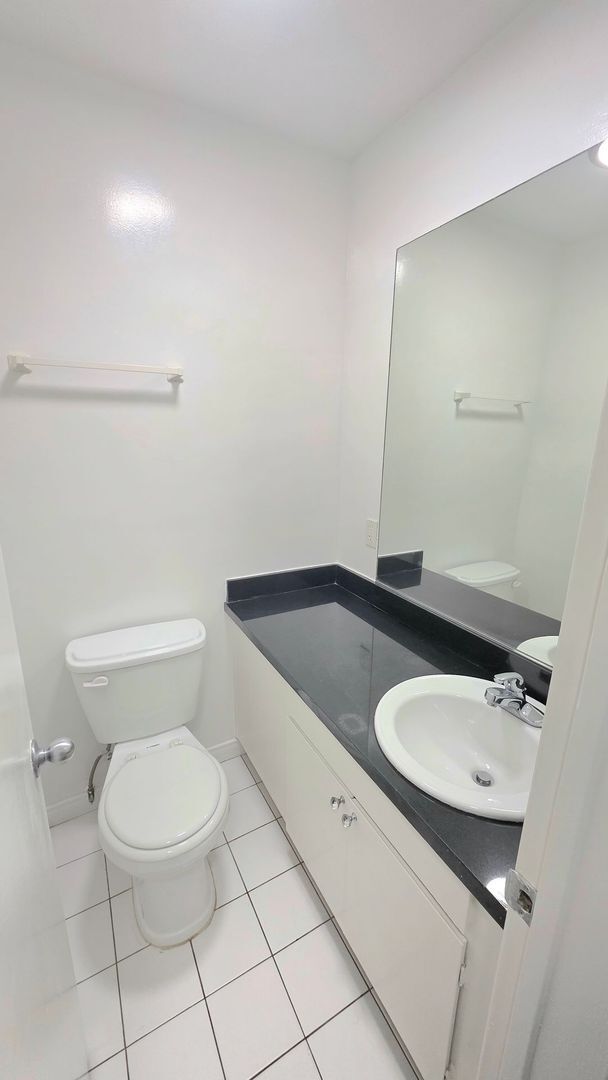 Building Photo - MR0021 (RUBS)