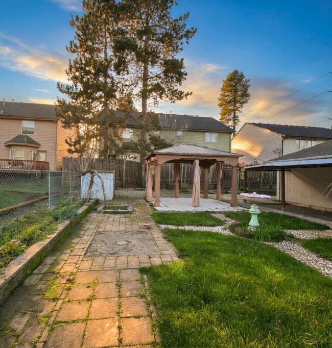 Building Photo - Charming 3 Bedroom Aloha Outdoor Oasis with Two Car Garage