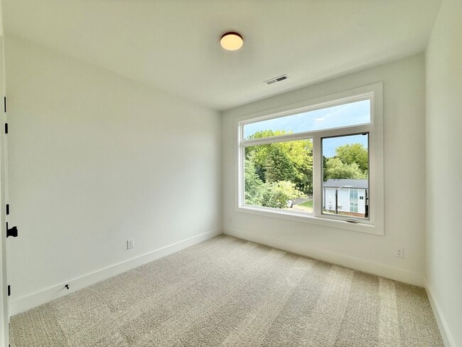 Building Photo - **OFFERING RENT PROMOTION FOR THE FIRST 6 MONTHS** Luxurious New Construction 4BD, 4BA Downtown R...