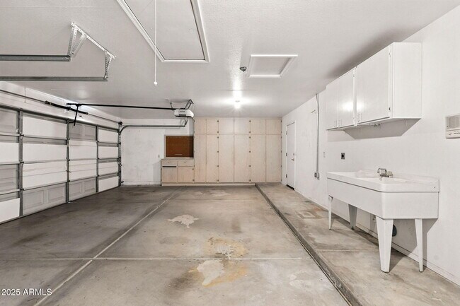 Building Photo - 9634 E Irwin Ave