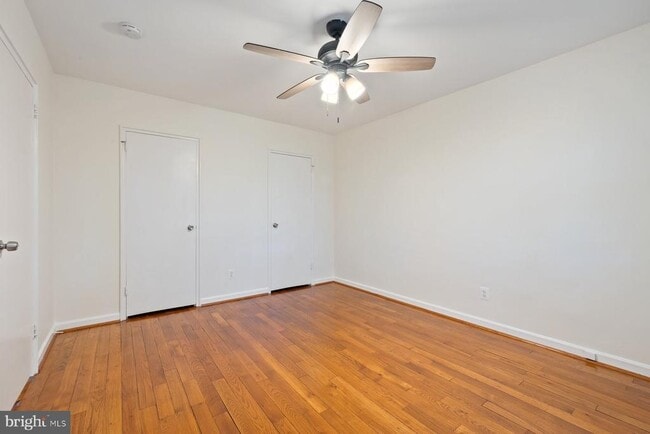 Building Photo - 4822 Chevy Chase Dr