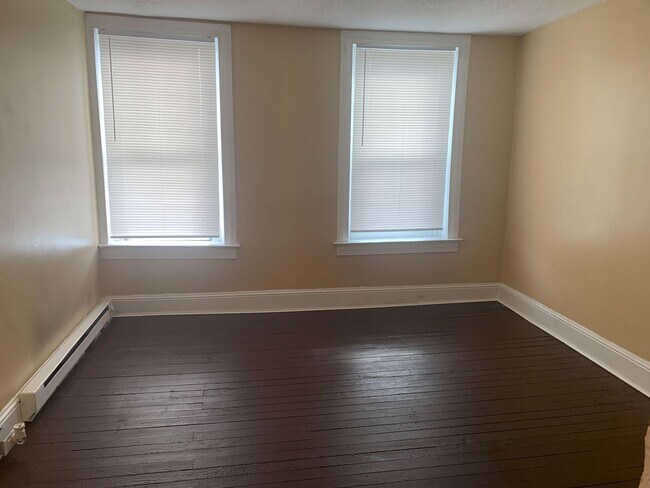 Building Photo - 1 Bed/1Bath East York City SD