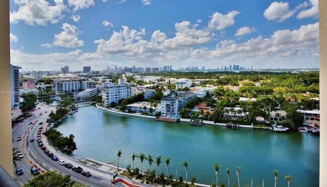 Primary Photo - 2555 Collins Ave