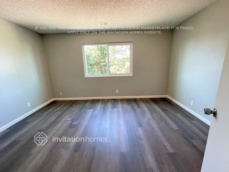 Building Photo - 223 Gypsum Dr