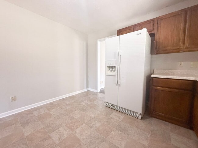 Building Photo - Spacious 3-Bedroom Home with Screened-In Porch and Ample Parking in Cookeville