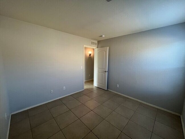 Building Photo - COMING SOON! Gorgeous 3 Bed 2 Bath in Buck...