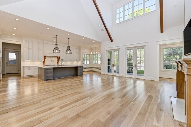 Building Photo - 718 Magdalene Dr