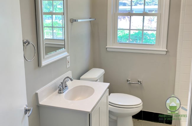 Building Photo - 201 Oakland Ave