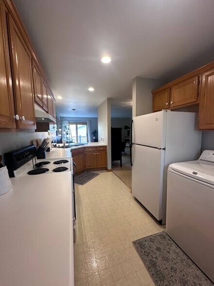 Building Photo - 442 Meadowridge Cir