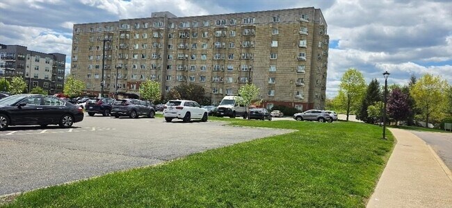 Building Photo - 1 Cityview Ln