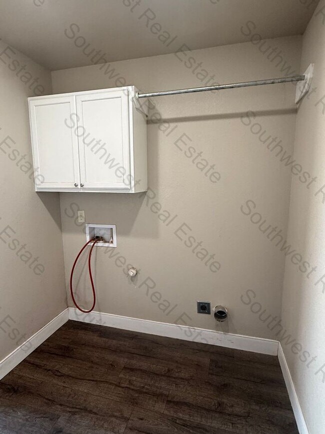 Building Photo - 1309 Mission Dr