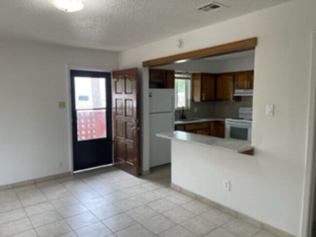 Building Photo - 2101 Chilton Dr