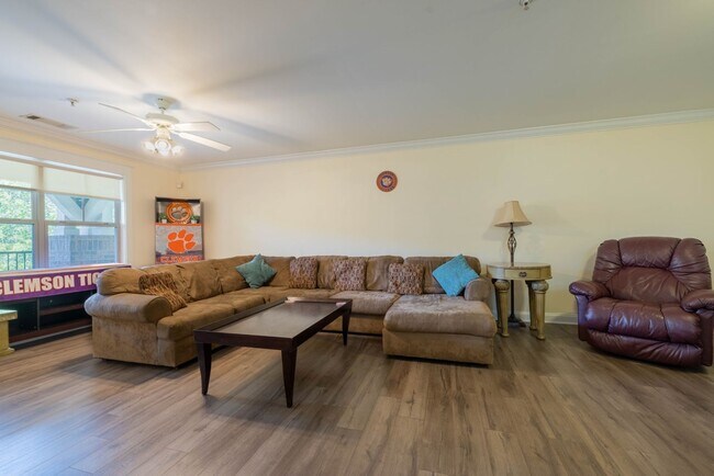 Building Photo - 2 Bedroom at the Woodlands Available NOW