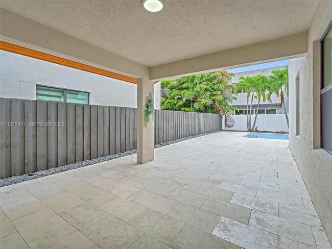 Building Photo - 10250 NW 76th Terrace