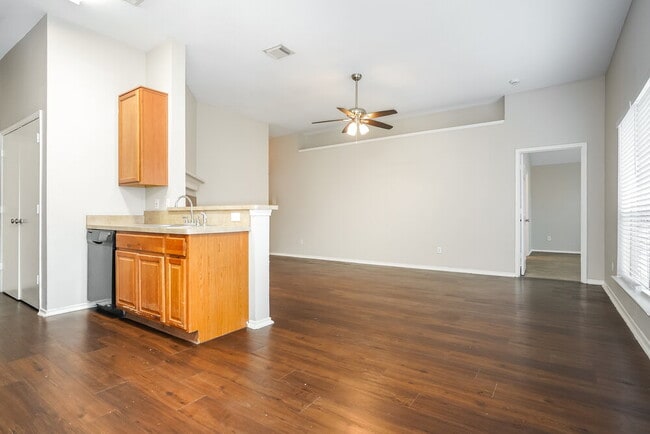 Building Photo - 6552 Manitoba St