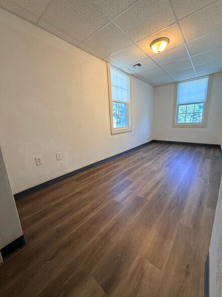 Building Photo - 64 Seaver St