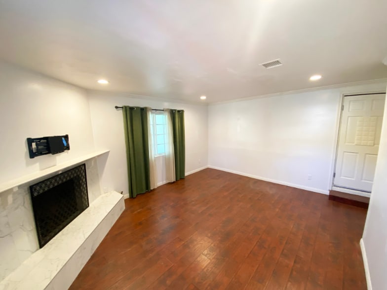 Building Photo - 14148 Community St