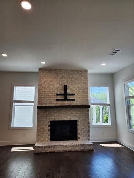 Building Photo - 1241 Westshore Dr