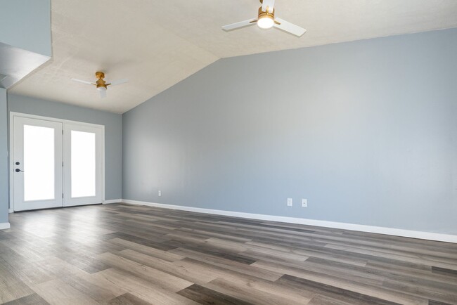 Building Photo - Beautifully Updated 3BR Home with Fenced Yard & Covered Porch