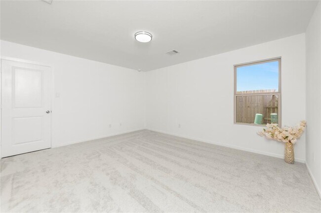 Building Photo - 1626 Red Oak Dr