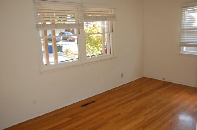 Building Photo - 2927 Lomita Rd