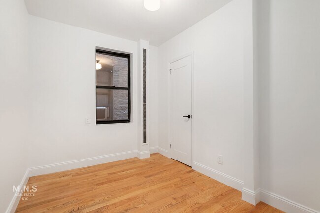 Building Photo - 104 Eighth Avenue