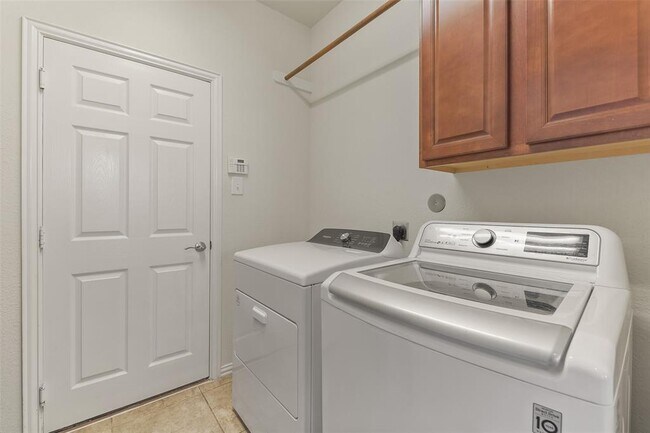 Building Photo - 12106 Coldwater Cove Ln