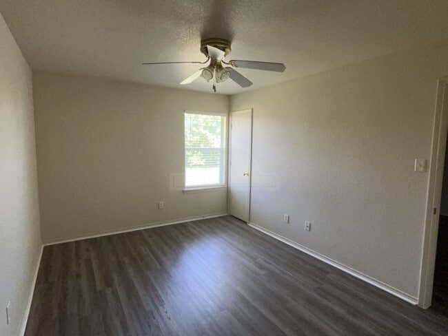 Building Photo - 2318 Wildewood Dr