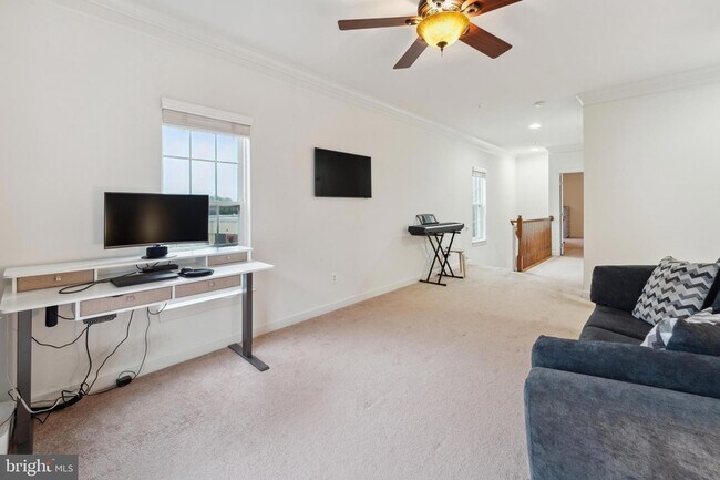 Building Photo - 5722 Callcott Way