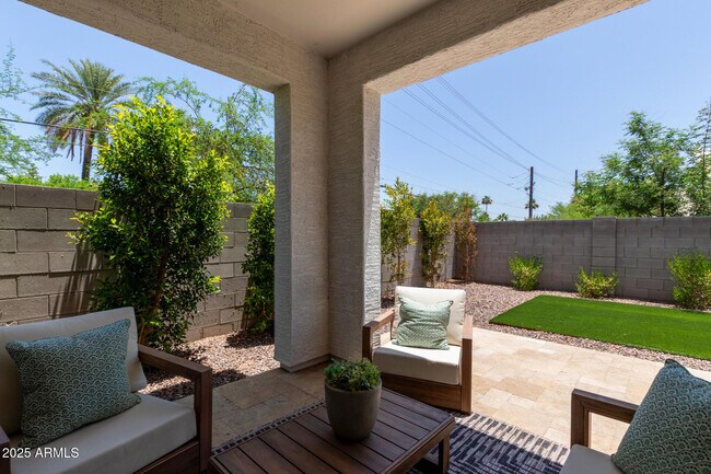 Building Photo - 1511 W Sierra Vista Dr