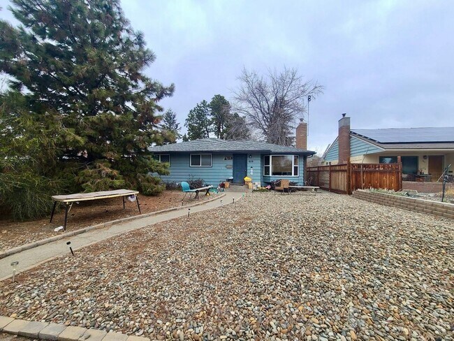 Building Photo - Spacious 3-Bedroom, 2-Bath Home in Downtow...