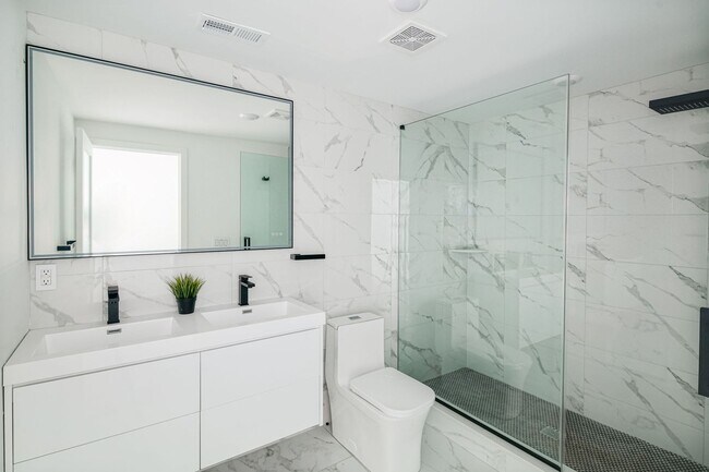Building Photo - Brand New Luxury Townhouses