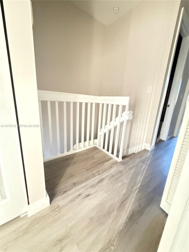 Building Photo - 978 NE 42nd Pl