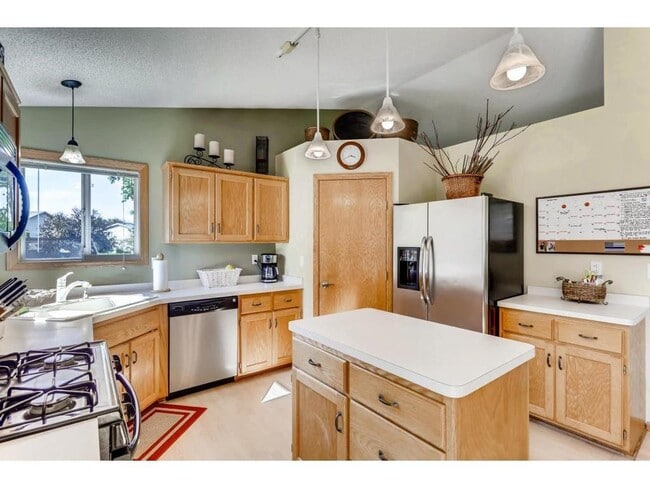 Building Photo - 608 Holly Cir SW