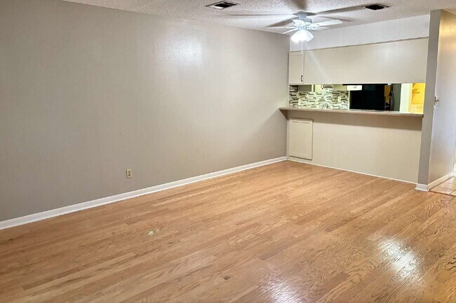 Building Photo - $200.00 Off First Months Rent!
