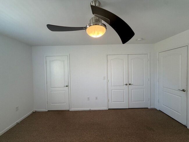 Building Photo - Spacious End-Unit Condo with Dual Primary Suites & Bonus Room