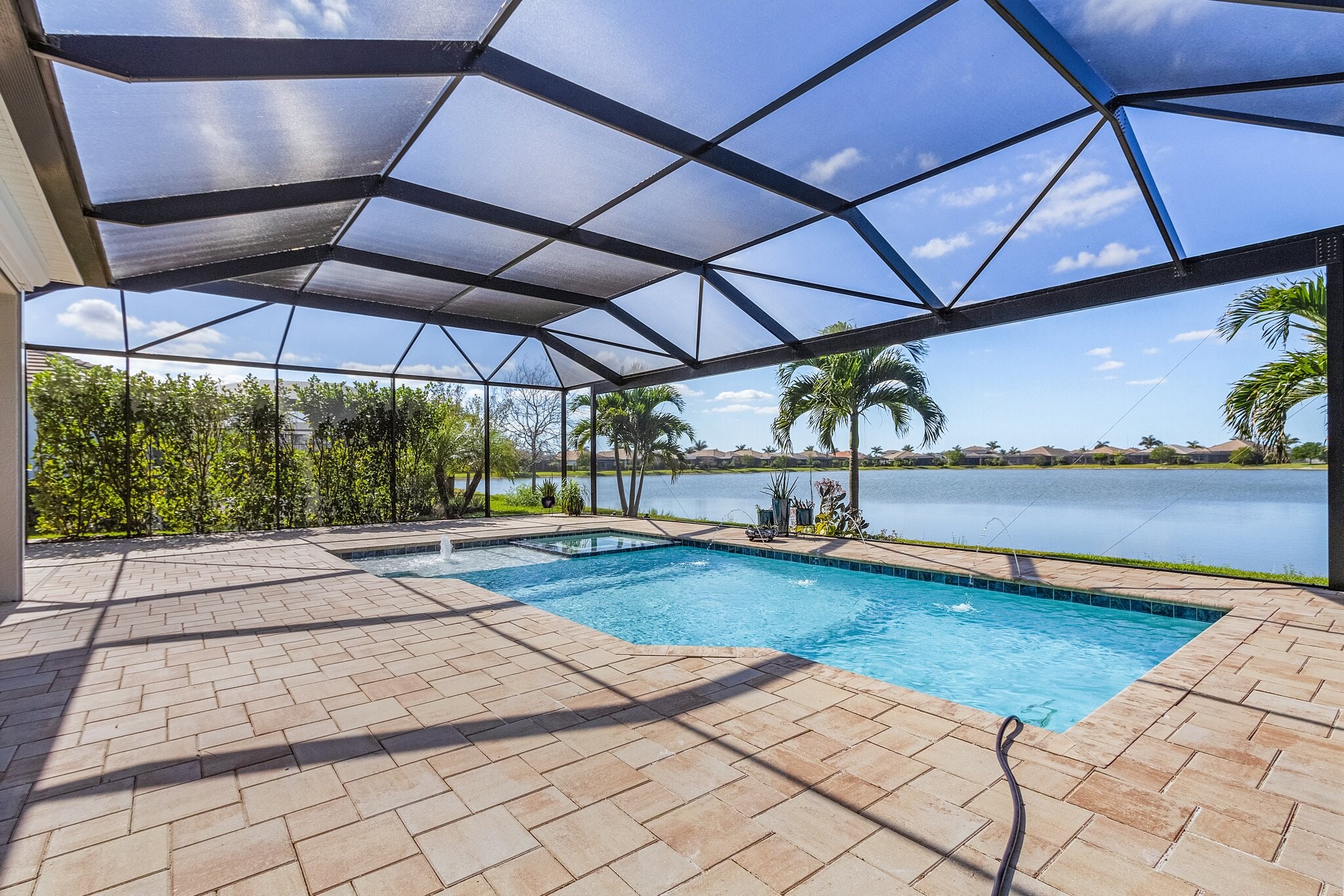 Pool/Spa, HUGE Lake View - 14539 Kelson Cir