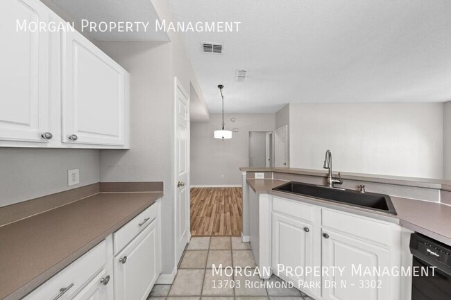 Building Photo - 13703 Richmond Park Dr N