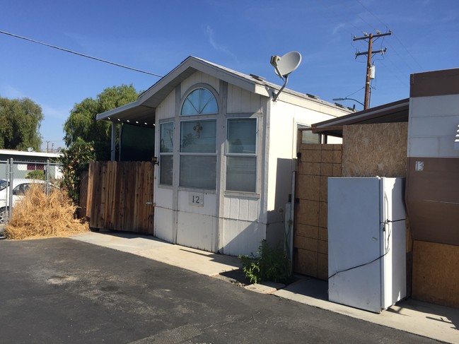 Building Photo - Cozy Trailer Court