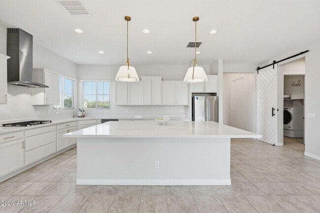 Building Photo - 10631 E Thatcher Ave