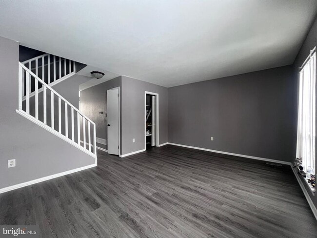 Building Photo - 120 Hopkins Ct