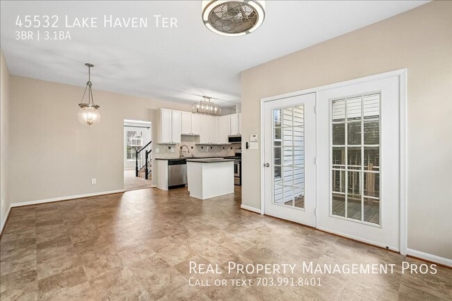 Building Photo - 45532 Lake Haven Terrace