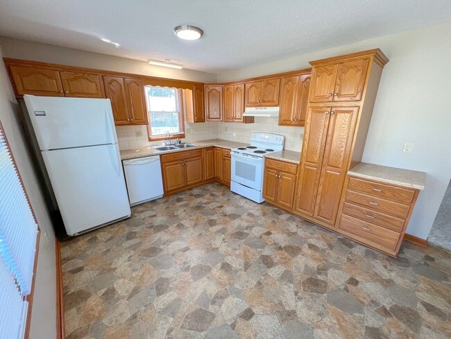 Building Photo - Gorgeous 3BR Ranch Rental Home in Newark - Available Mid August!