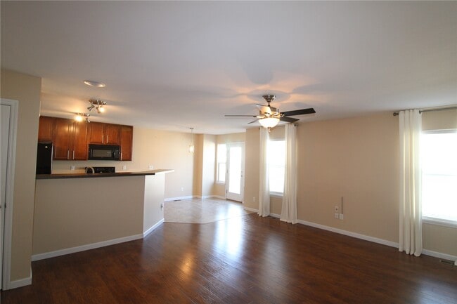 Building Photo - 643 Country Heights Dr